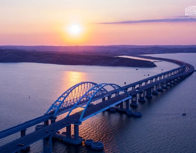Летом на Крымском мосту выросла не только температура, но и грузовой трафик